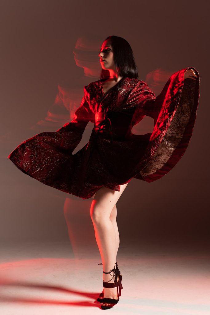 Fotografía de modelaje en estudio profesional