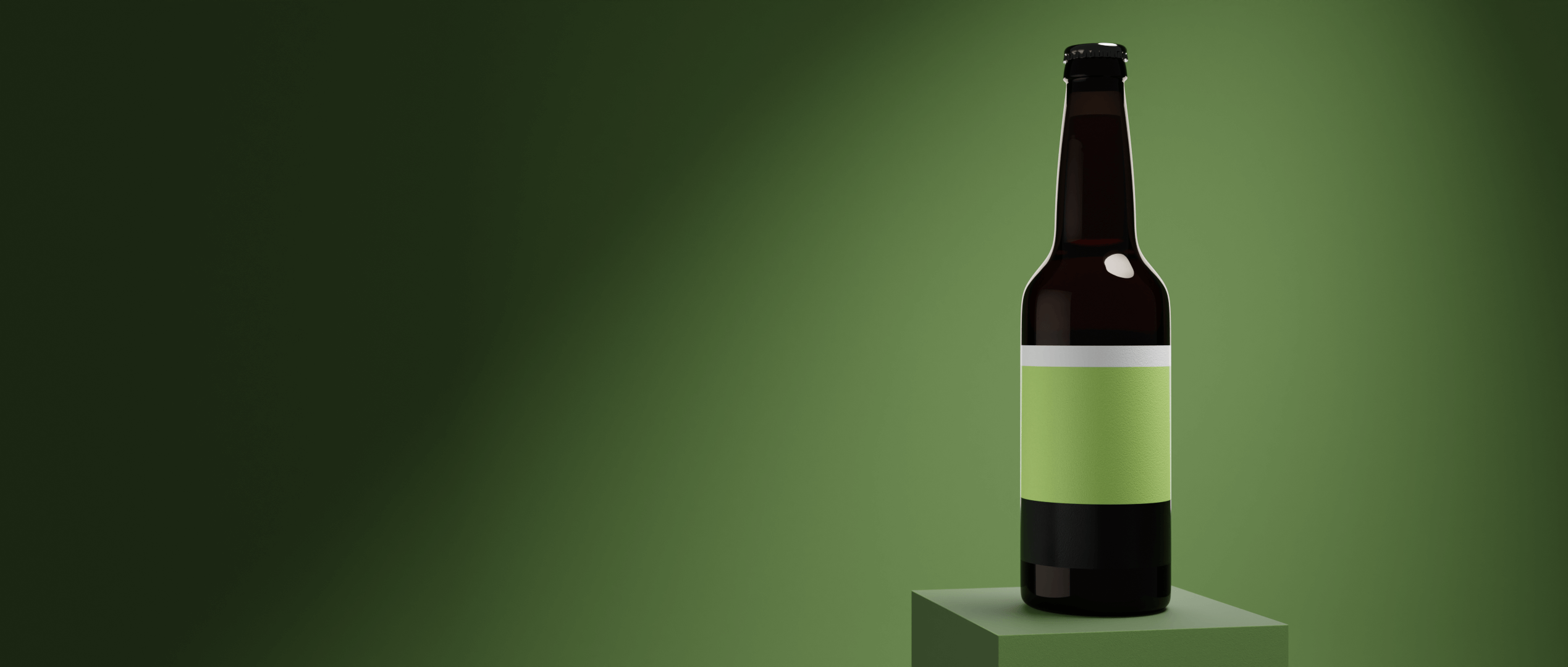 Render CGI de una botella de cerveza sobre un pedestal con fondo verde